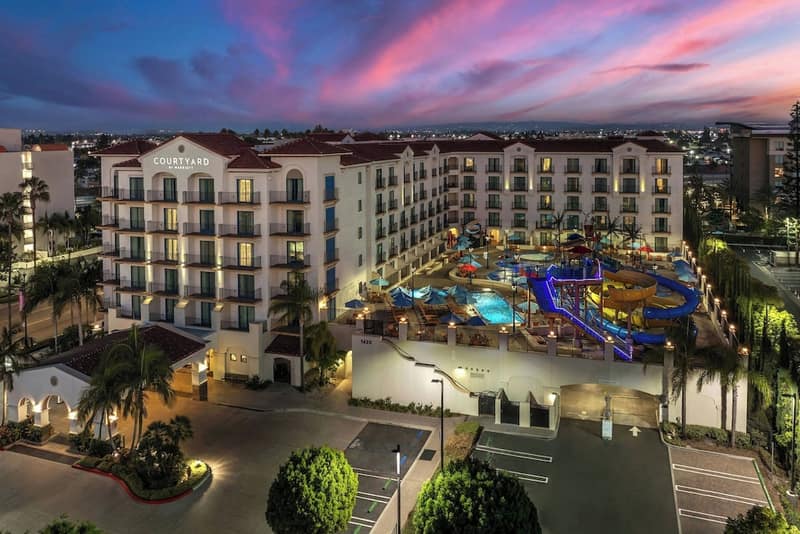 Courtyard by Marriott Anaheim Theme Park Entrance — photo 1