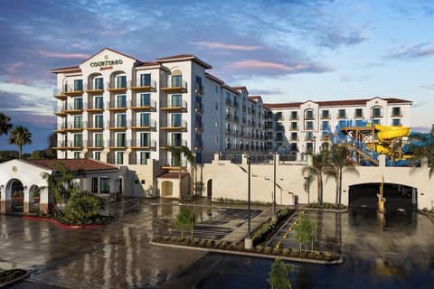 Courtyard by Marriott Anaheim Theme Park Entrance — photo 2