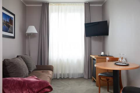 Hotel Hafentor — hotel room
