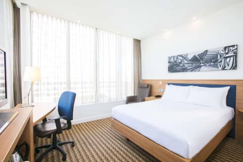 Hampton By Hilton Amsterdam Arena Boulevard — hotel room