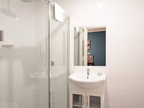 28 Hotel — bathroom