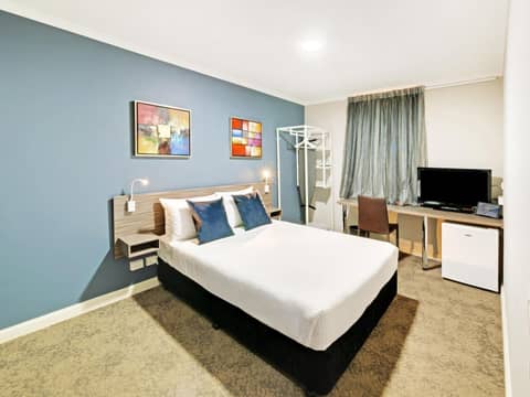 28 Hotel — hotel room