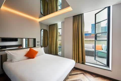 New Road Hotel — hotel room