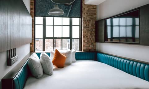 New Road Hotel — hotel room