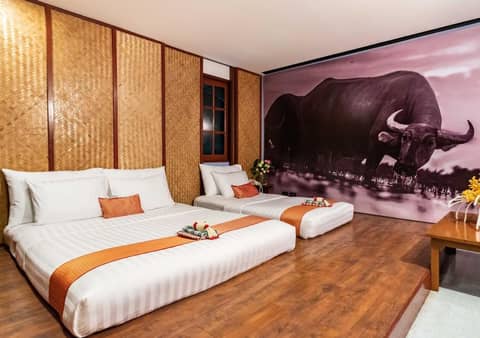 Dang Derm Khaosan — hotel room