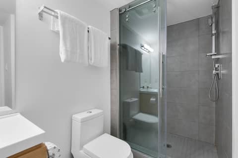 LiV MTL Main Plateau Suites Near Downtown Montreal — photo 9