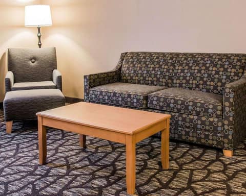 Quality Inn & Suites Warren - Detroit — photo 4
