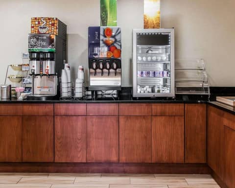 Quality Inn & Suites Warren - Detroit — photo 6
