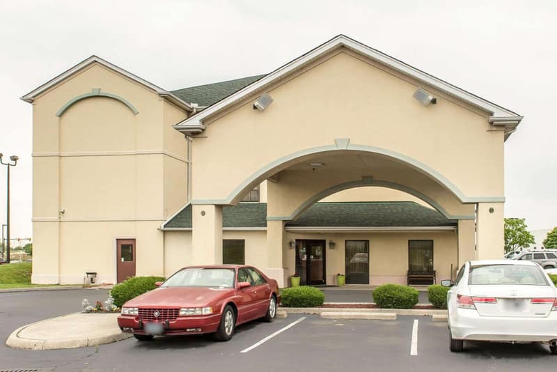 Quality Inn & Suites Columbus West - Hilliard — building