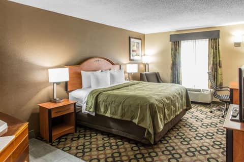 Quality Inn & Suites Columbus West - Hilliard — hotel room