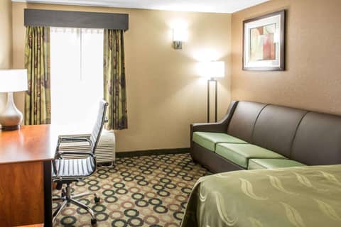 Quality Inn & Suites Columbus West - Hilliard — hotel room
