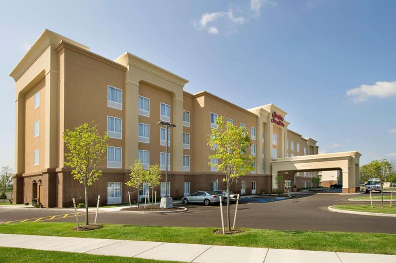 Hampton Inn & Suites - Buffalo Airport — building