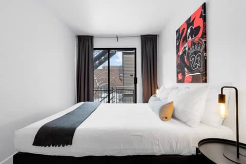 LiV MTL Urban Spacious Group Suites Near Downtown Montreal — photo 2