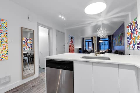 LiV MTL Urban Spacious Group Suites Near Downtown Montreal — photo 4