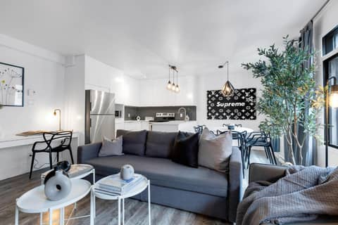 LiV MTL Urban Spacious Group Suites Near Downtown Montreal — photo 5