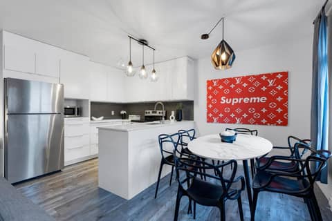 LiV MTL Urban Spacious Group Suites Near Downtown Montreal — photo 6