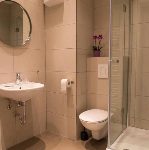 Hotel Forty Four — bathroom
