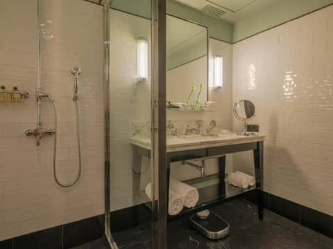 Wittmore Hotel GL- Adults Only Small Luxury Hotels — bathroom