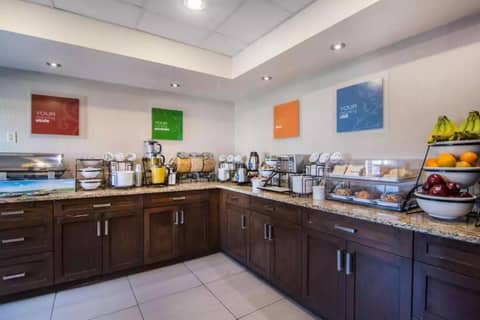 Comfort Inn & Suites Calgary South — photo 2