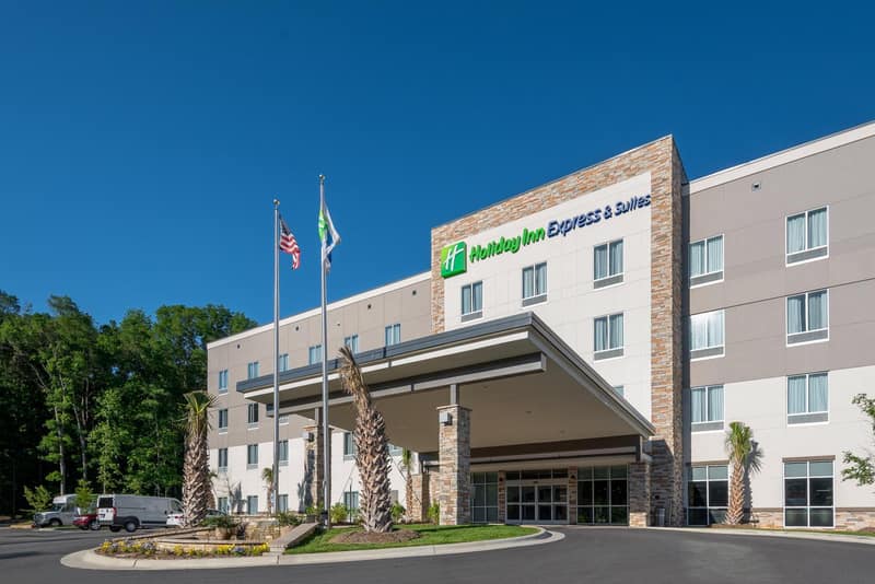 Holiday Inn Express & Suites - Charlotte Airport by IHG — building
