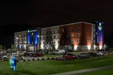 Holiday Inn Express & Suites - Charlotte Airport by IHG — photo 4