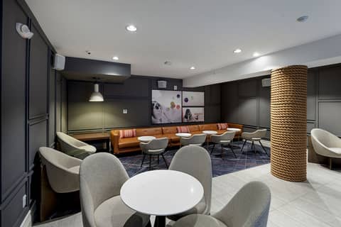 Axiom Hotel — lounge