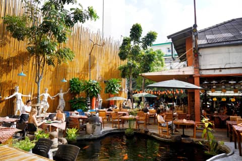 Villa Cha-Cha Banglumphu — dining
