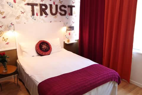 Corner Hotel — hotel room