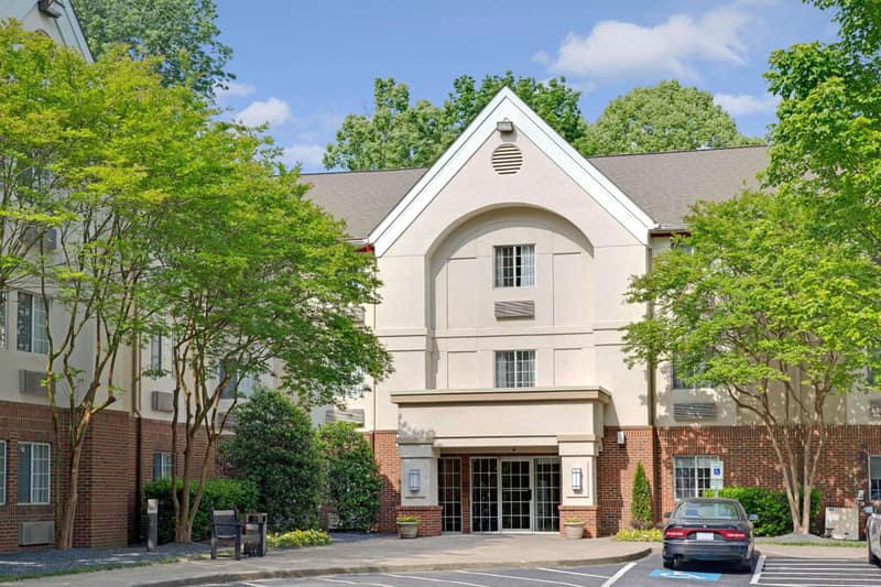 Suburban Studios Charlotte - Executive Park — building