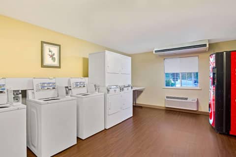 Suburban Studios Charlotte - Executive Park — photo 3