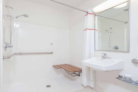Suburban Studios Charlotte - Executive Park — photo 4