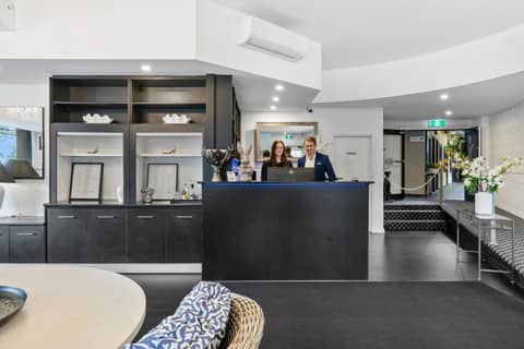 Airport Hotel Sydney — recepcion & lobby