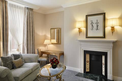 The Landmark London — living room
