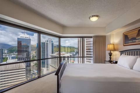 Aston at the Executive Centre Hotel — hotel room