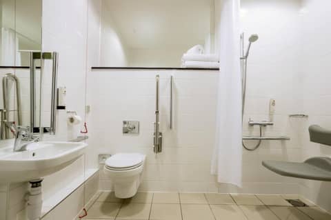 Point A London Liverpool Street — bathroom