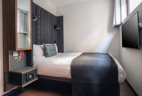 Point A London Liverpool Street — hotel room