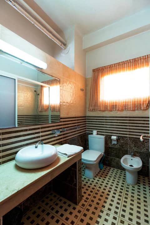 Hotel Bellerive — bathroom