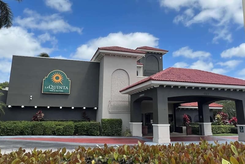 La Quinta Inn & Suites by Wyndham Ft Lauderdale Cypress Cr — photo 1