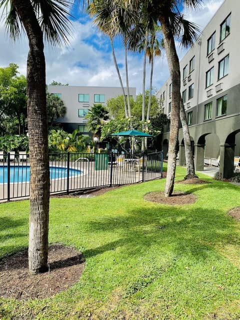 La Quinta Inn & Suites by Wyndham Ft Lauderdale Cypress Cr — photo 7
