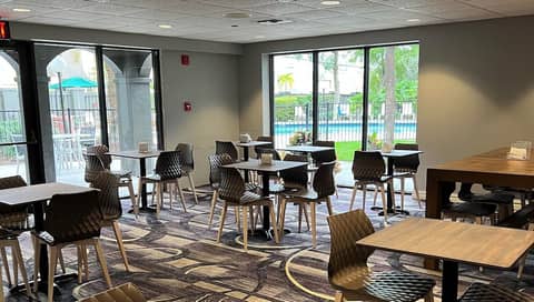 La Quinta Inn & Suites by Wyndham Ft Lauderdale Cypress Cr — photo 8
