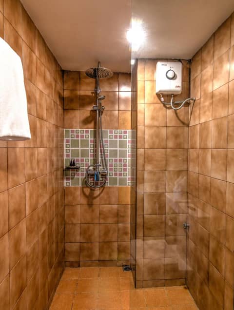 Stable Lodge - SHA Certified — bathroom
