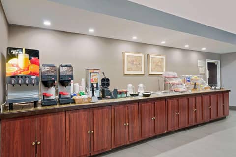 Hawthorn Extended Stay by Wyndham Columbus West — photo 2
