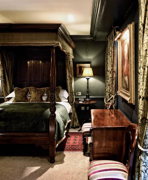 Batty Langley's — hotel room
