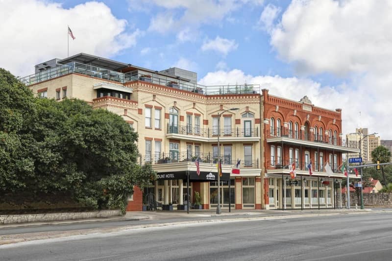 Fairmount Hotel — building