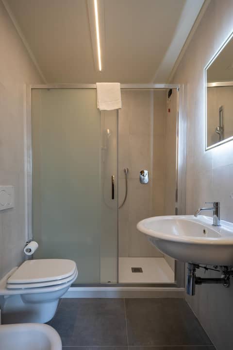 Hotel Mia Cara & Spa — bathroom