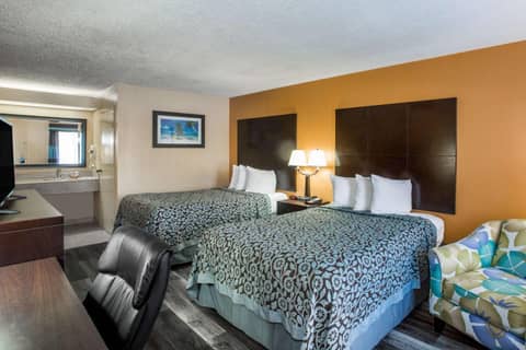 Days Inn by Wyndham Sarasota Bay — photo 7