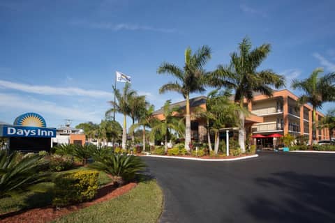 Days Inn by Wyndham Sarasota Bay — photo 8
