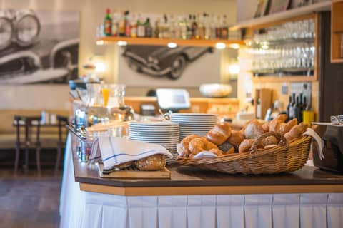 Hotel Neufeld — dining