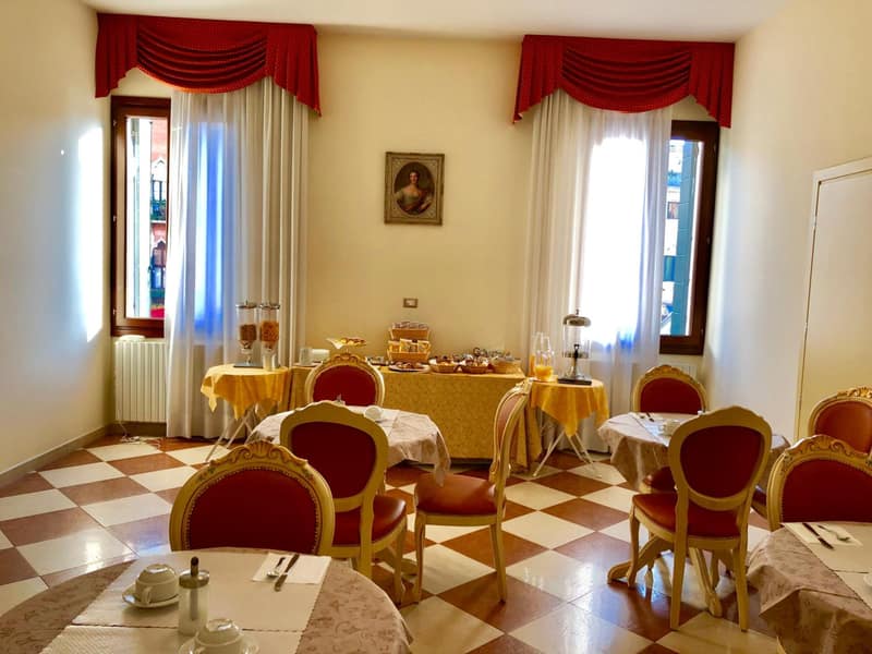 Hotel Marte — dining