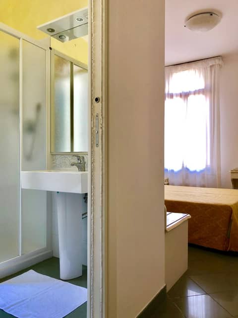 Hotel Marte — bathroom